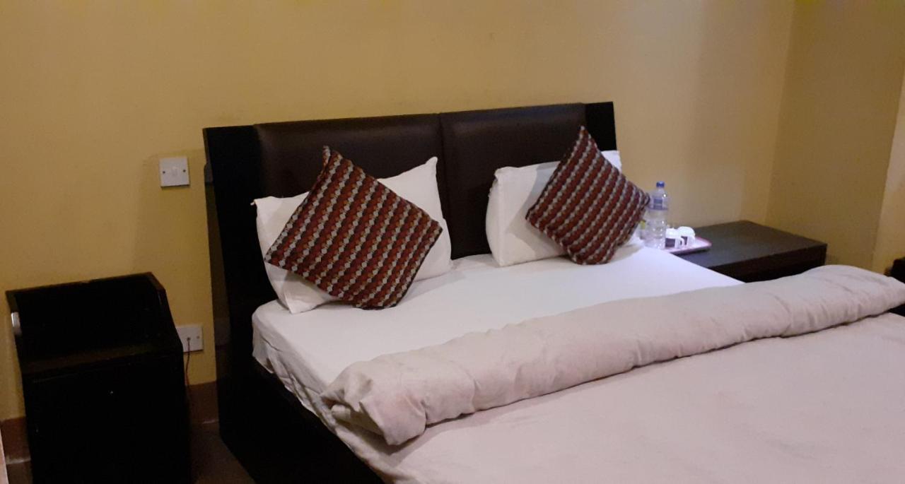 Hotel Ambience House à Lalitpur Extérieur photo
